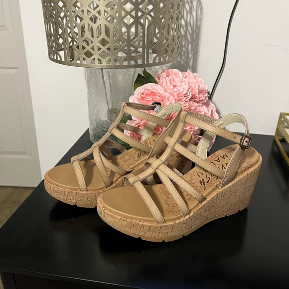 Brand new: Blowfish, nude wedge; size 8. Asking $25.00. - Picture 4 of 4
